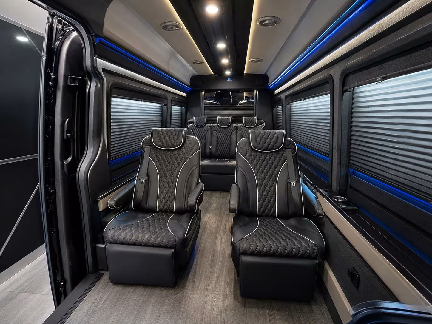 pearland bus rentals for multi group airport trips